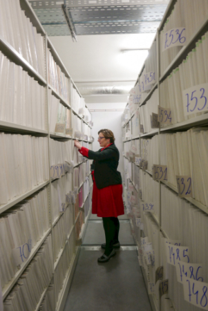 dr Monika Płuciennik