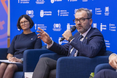 Od lewej: prof. Adriana Zaleska - Medynska i Rektor UG prof. Piotr Stepnowski