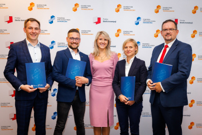From left: Radosław Wika, Director of GPNT, PSSE, Tomasz Chyrek, legal counsel, deputy director of CTT UG, Jaśmina Zwierz, Project Manager, GPNT, Katarzyna Waligóra-Borek, Director of CTT GUMed, Damian Kuźniewski, Director of CTWiT PG. photo: GPNT press materials