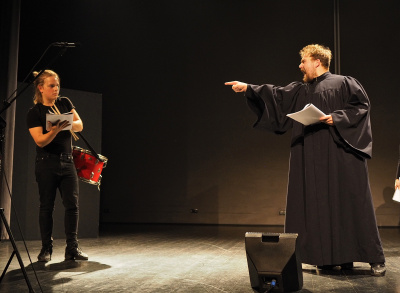 Inkwizytor oskarżający Szkiełko dołączenie do SS.