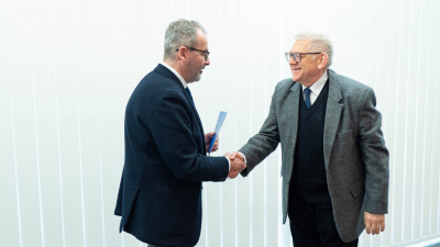 Rektor UG prof. dr hab. Piotr Stepnowski i Prodziekan Wydziału Matematyki, Fizyki i Informatyki dr hab. Aleksander Kubicki, prof. UG. 