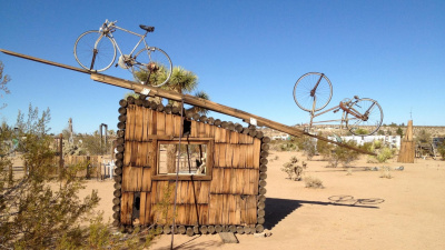 Jedna z rzeźb Noah Purifoya