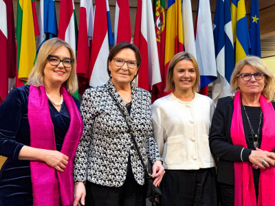 FotOd lewej: europosłanka Magdalena Adamowicz, wiceprzewodnicząca Parlamentu Europejskiego Ewa Kopacz, dr hab. Anna Jurkowska-Zeidler, Rektor UAM prof. dr hab. Bogumiła Kaniewska