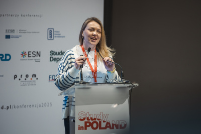Dr Olena Akimova