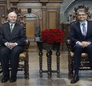 Prof. Jacek Zaucha oraz prof. Ryszard Smoleński zostali laureatami Nagród Naukowych Miasta Gdańska im. Jana Heweliusza. Uroczystość wręczenia odbyła się 28 stycznia – w rocznicę urodzin patrona wyróżnień. 