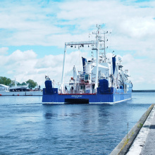 Oceanograf opuszcza port