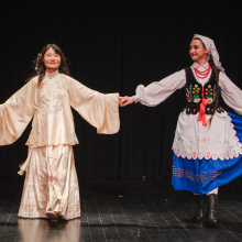 Polsko-chiński pokaz mody (nauczyciele i studenci IK UG, Zespół Pieśni i Tańca „Jantar”), fot. Dawid Kopaniszyn