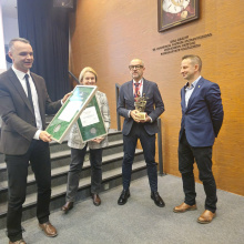 Od lewej: Dyrektor CWFiS Tomasz Aftański, Prorektor prof. Urszula Patocka - Sigłowy, Rektor prof. Piotr Stepnowski oraz Prezes AZS UG Piotr Walczak