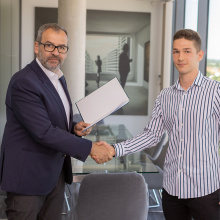 Rektor Prof. Piotr Stepnowski i Kacper Sasiak