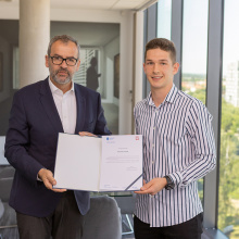 Rektor Prof. Piotr Stepnowski i Kacper Sasiak