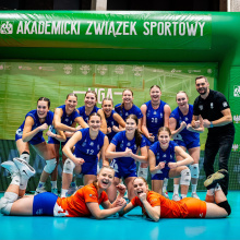 Zdjęcie grupowe pod bramką AZS