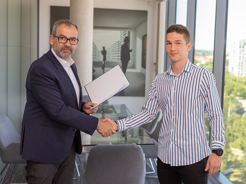 Rektor Prof. Piotr Stepnowski i Kacper Sasiak