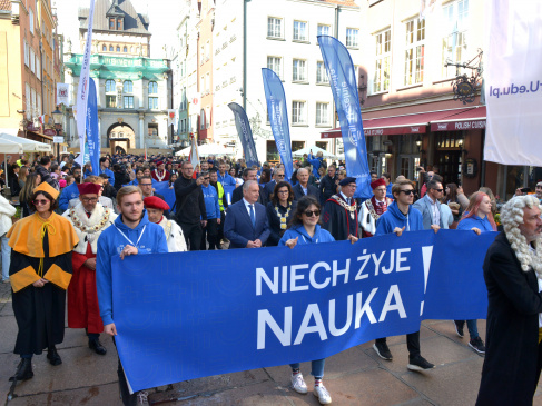 Niech żyje nauka_pochód