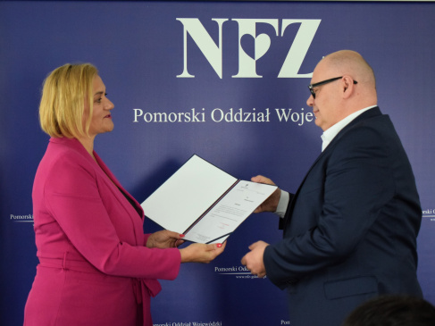 Wręczenie nominacji do Rady Pomorskiego Oddziału Wojewódzkiego NFZ dr. S. Susmarskiemu