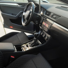 Skoda Superb - widok na pierwszy rząd siedzeń widok na pierwszy rząd siedzeń