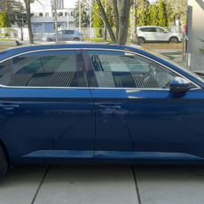 Skoda Superb - widok prawego boku widok prawego boku