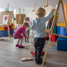 Na zdjęciu przedszkolaki z Przedszkola Uniwersytetu Gdańskiego podczas zajęć z rysunku Na zdjęciu przedszkolaki z Przedszkola Uniwersytetu Gdańskiego podczas zajęć z rysunku